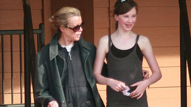Igralka Kim Basinger s hčerko Ireland
