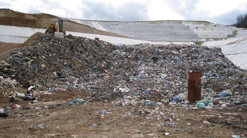 Odločba pravi, da po 30. oktobru ne smejo več odlagati smeti, dokler ne vzpostav