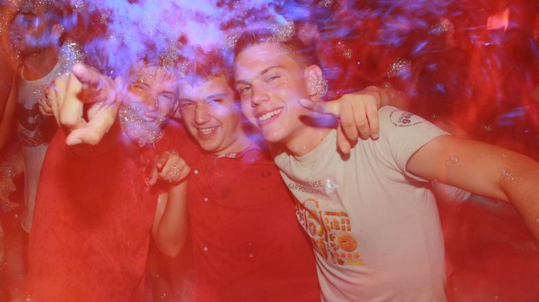 Osvežilna pena ohladila Tivoli