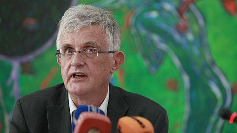 Predsednik državnega zbora Pavel Gantar ne bo sklical izredne seje o izjavah pos