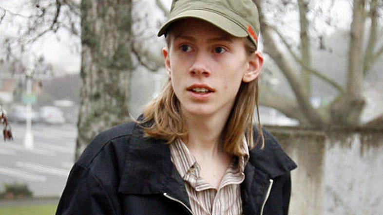 Walkerja so iz ječe izpustili predčasno, saj se je pokesal svojih dejanj.