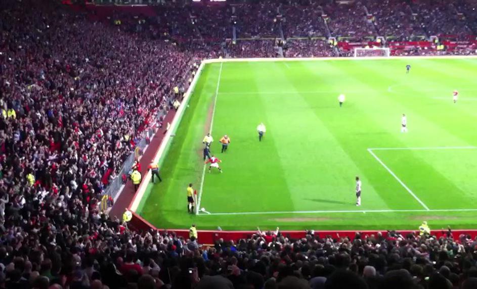 Takole se je v prežo na Old Traffordu postavil Beckham in ujel mladega prestopni