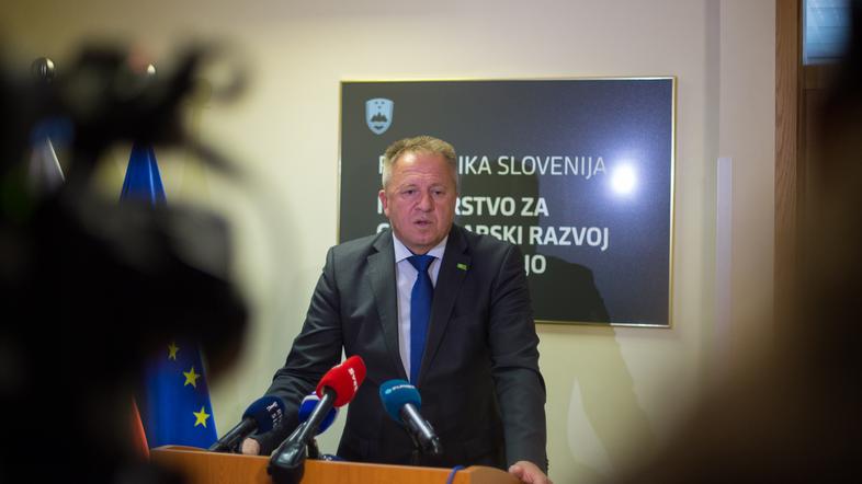 Zdravko Počivalšek, minister za gospodarski razvoj in tehnologijo,