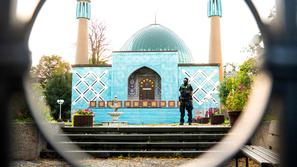 V Nemčiji prepovedali z Iranom povezan Islamski center Hamburg