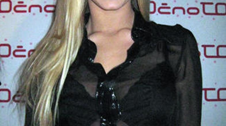 Po roza preprogi se je sprehodila tudi plesalka in TV voditeljica Nadiya Bychkov