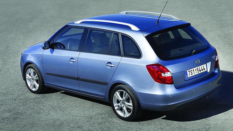 Fabia combi je kar nekaj uporabnih elementov prevzela od večje octavie combi.