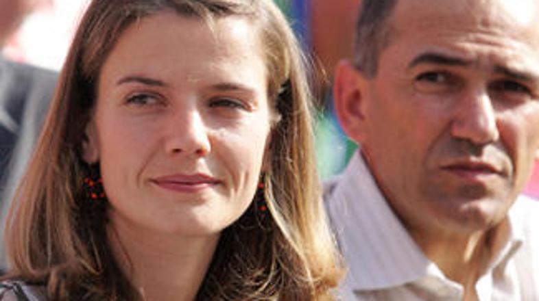 Gostiteljica damskega programa bo Janezova Urška, zapleti pa se pojavljajo še po