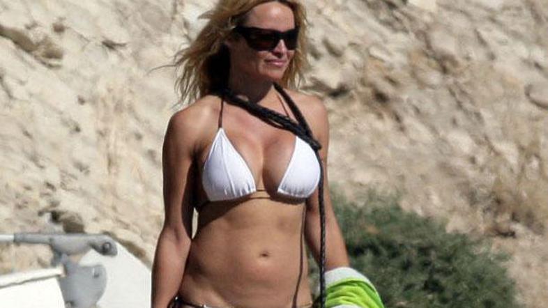 Pamela se z novim ljubimcem odlično razume.