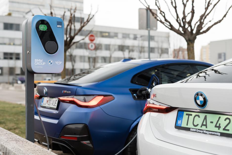 BMW i4 | Avtor: Žiga Intihar/BMW