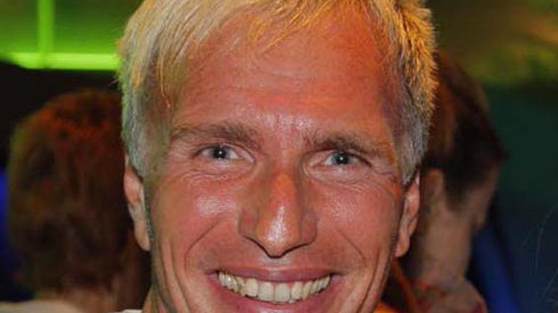 Igyi se izmišljotinam le smeji.