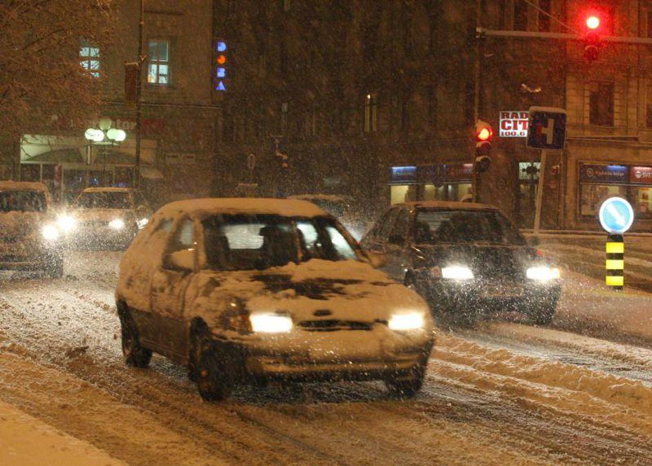 Če policisti takole očiščeno vozilo ustavijo, lahko voznika oglobijo s 120 evri 