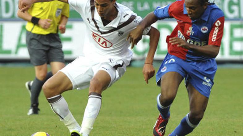 Mladi in nadarjeni nogometaši, kot je na primer Marouane Chamakh (levo), so Bord