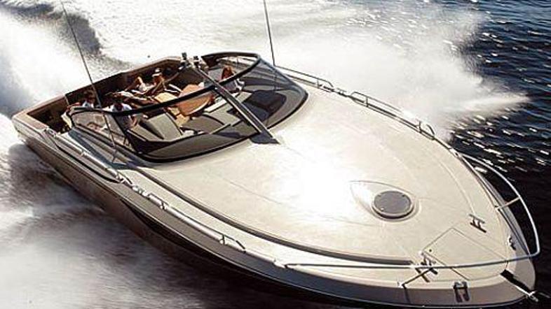 Baia one 43 ponuja razkošje štirim ljubiteljem morja in sonca.