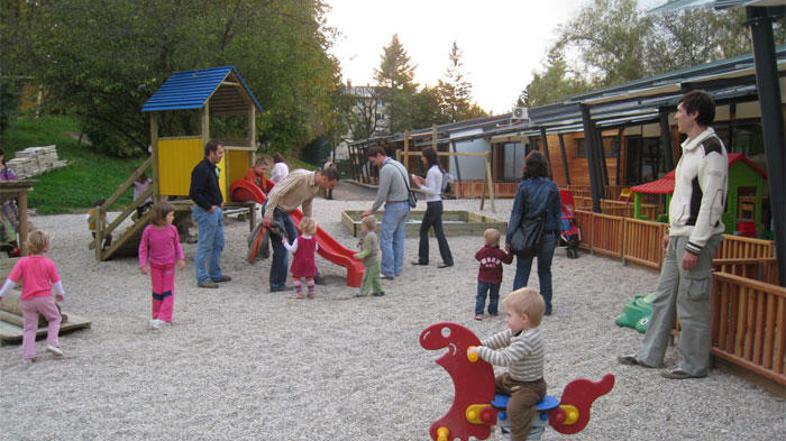 V pravilnikih vrtcev o varnosti otrok piše, da so delavci vrtca osebno odgovorni