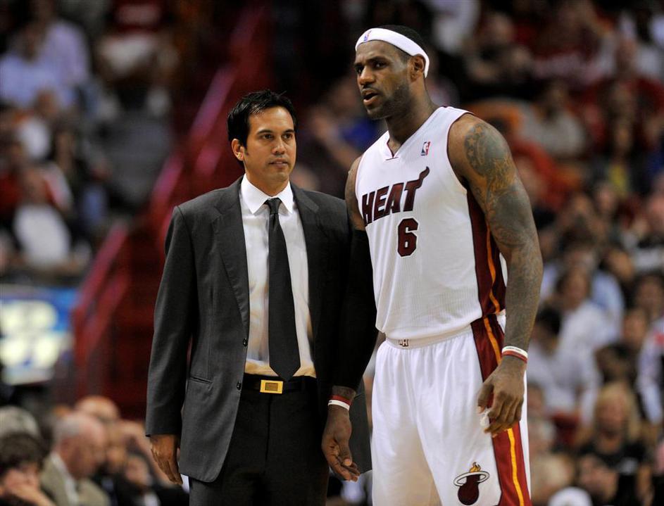 Bo igro Heatov vodi Spoelstra ali bo stvari v svoje roke vzel James? (Foto: Reut