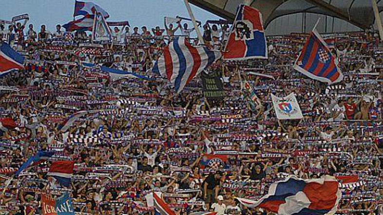 Navijačem, ki stiskajo pesti za nogometaše Hajduka, je prekipelo.