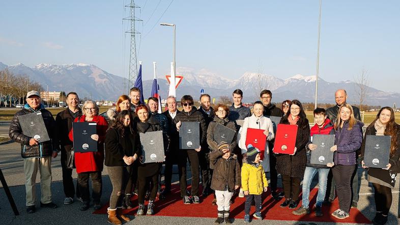 Drevored, kr posvoji drevo, Kranj, okolje