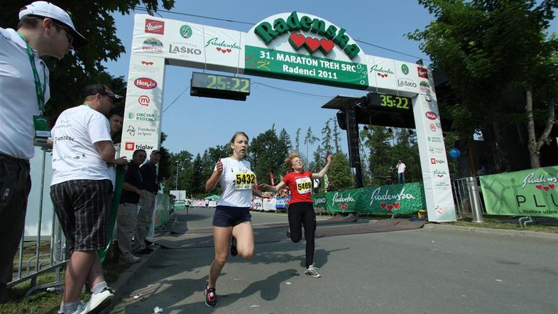 Če želite visokoresolucijsko fotografijo, nam pošljite elektronsko sporočilo na 