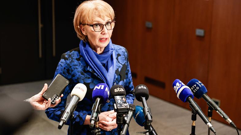 interpelacija Boštjan Poklukar, Vida Čadonič Špelič