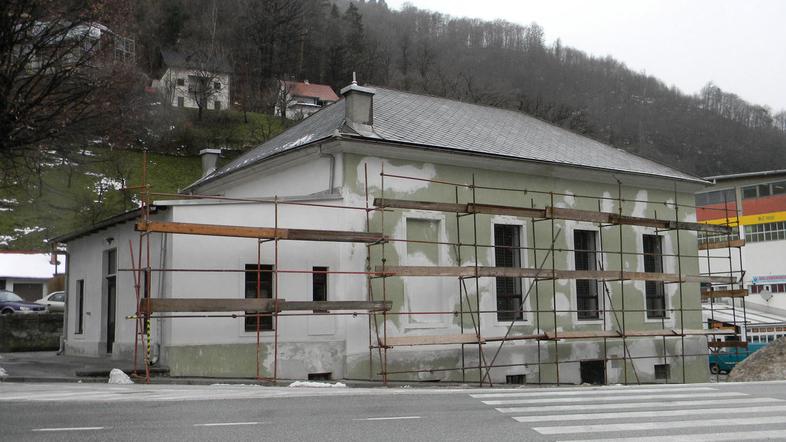 Do konca leta naj bi obnovili fasado Sokolnice, prihodnje leto pa zamenjali stre