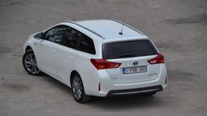 Toyota auris touring sports