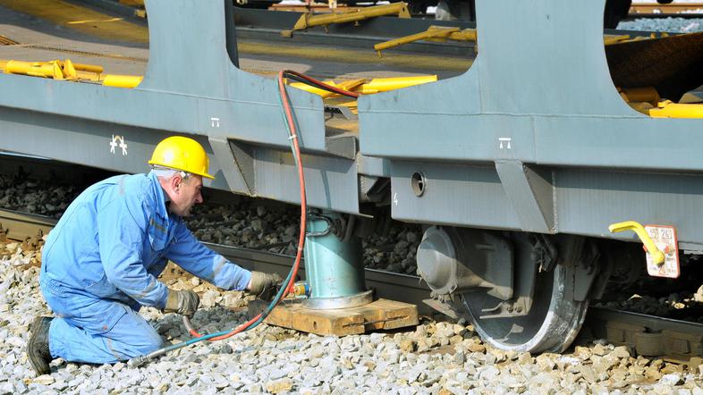 iztirjenje, tovorni vlak