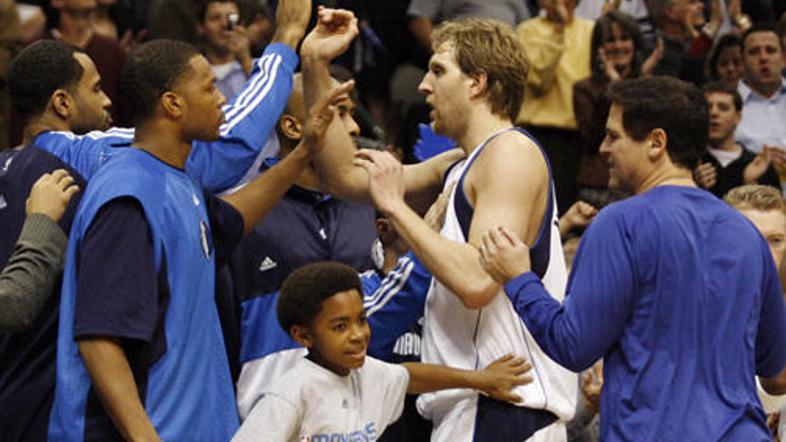 Čestitke Dirku Novitzkemu, ki je postal najboljši strelec Mavericksov v zgodovin