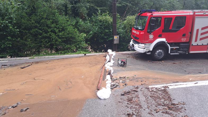 zemeljski plaz posredovanje gasilcev v Baški grapi