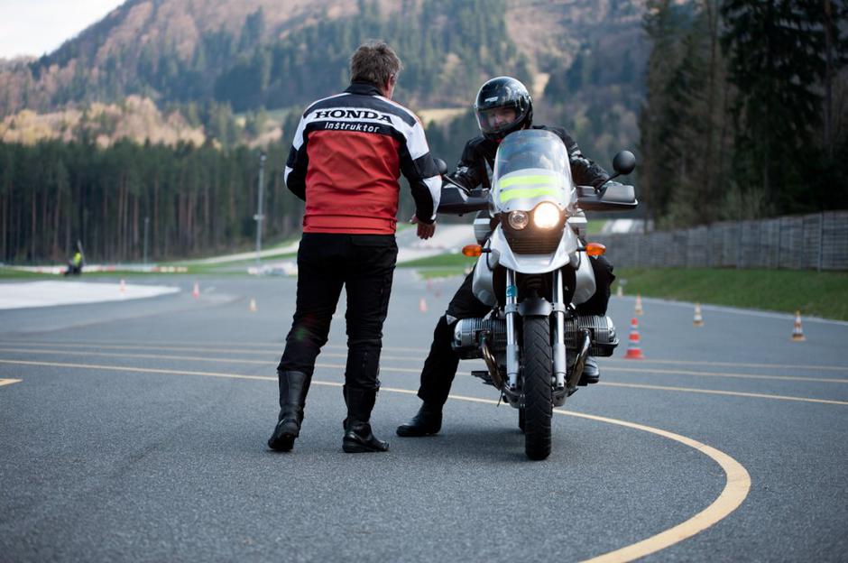 Trening varne vožnje za motoriste | Avtor: AMZS