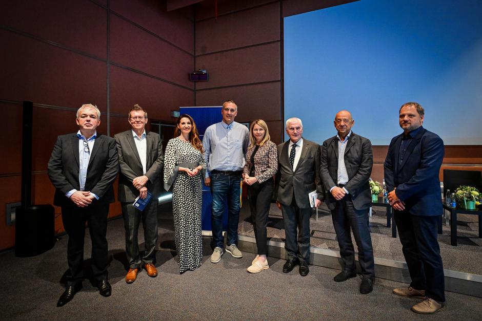 Akademiki o umetni inteligenci | Avtor: Alma Mater Europaea