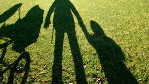 Po pojasnilih policije je do ugrabitve prišlo tako, da je šla mati nakupovat, pr