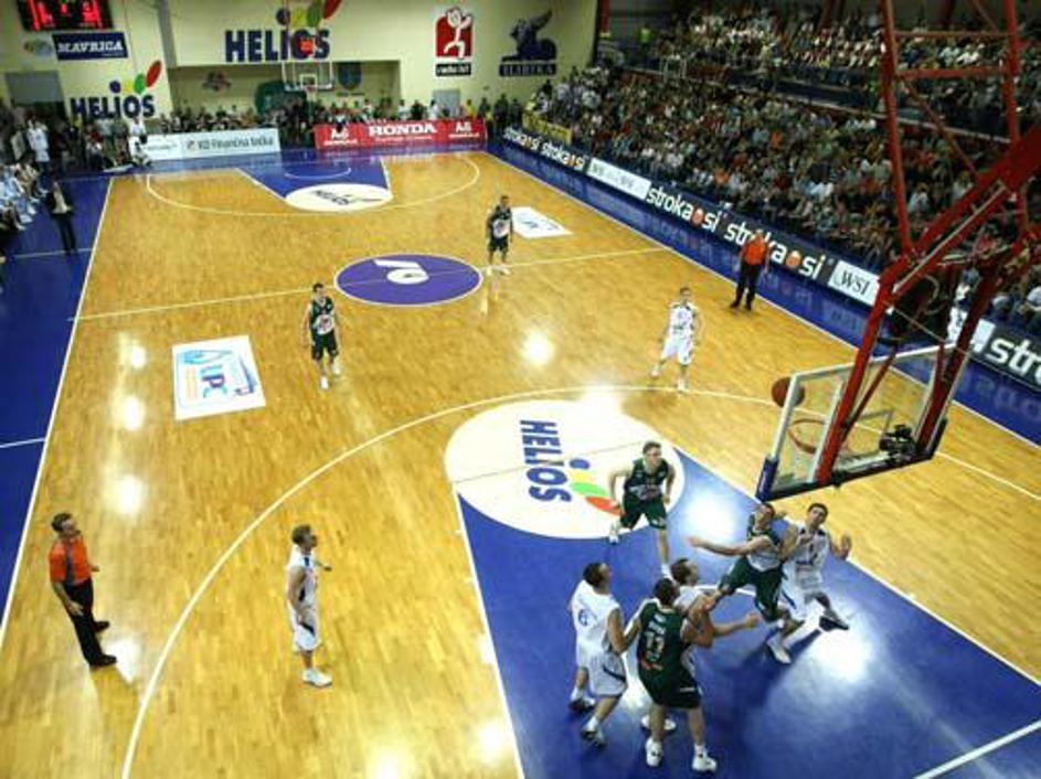 V Hali komunalnega centra so si košarkarji Olimpije odločilno prednost priigrali