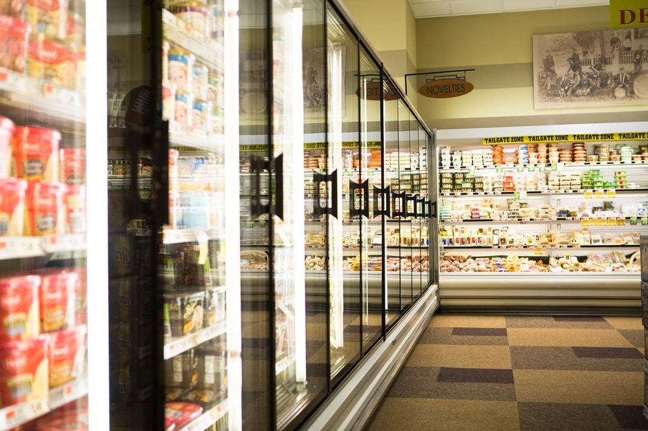 trgovina oddelek z zamrznjeno hrano | Avtor: Profimedia
