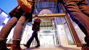 Slovenija 12.12.2013 vhod v NLB banko na Trgu Republike v Ljubljani; foto:Sasa D