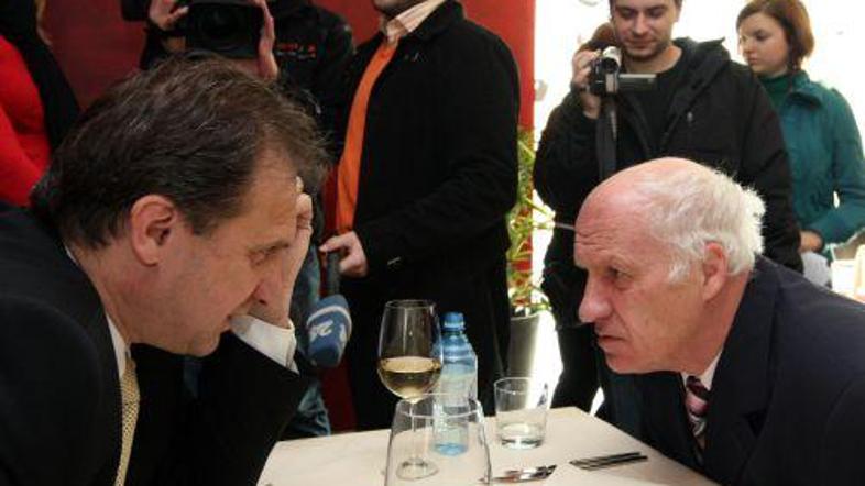 Simič je napovedal, da bo umaknil dve od 12 tožb.