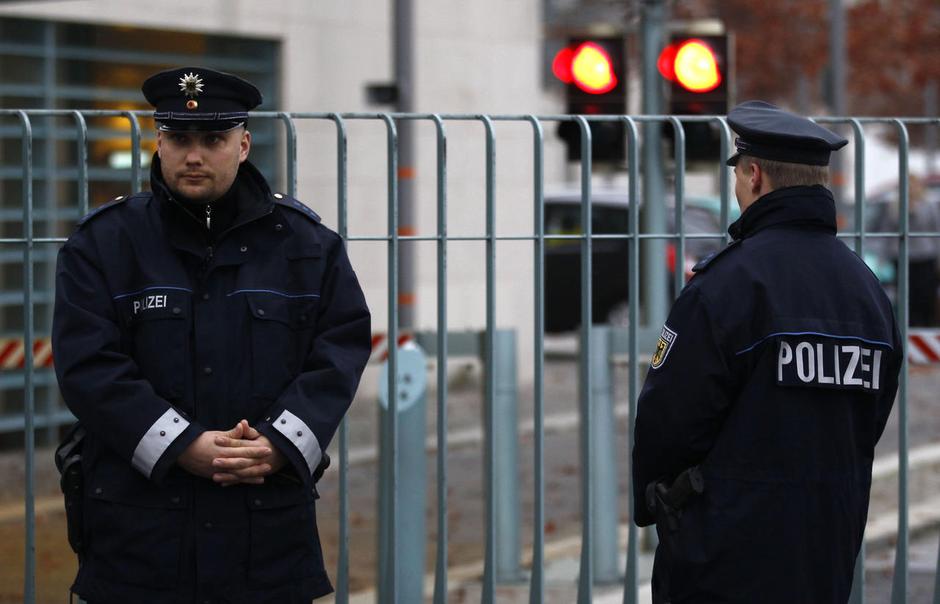 Policija je poostrila varnostne ukrepe okoli stavbe kanclerjevega urada. (Foto:  | Avtor: Žurnal24 main