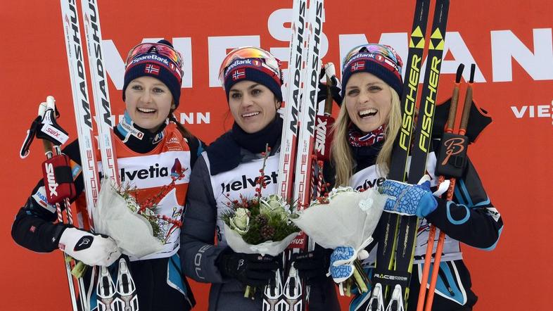 (od leve proti desni): Ingvild Flugstad Oestberg, Heidi Weng in Therese Johaug.