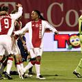 Slavje nogometašev Ajaxa po zmagovitem zadetku v Zagrebu.