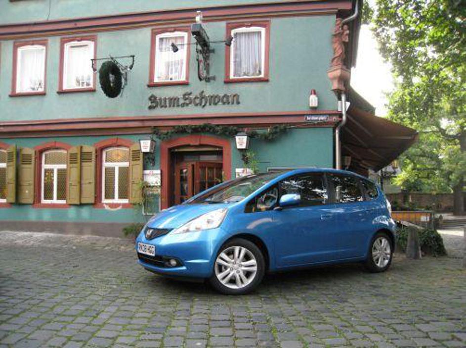 Honda jazz bo k nam pripeljala novembra, hibridno različico pa bodo kupci pričak