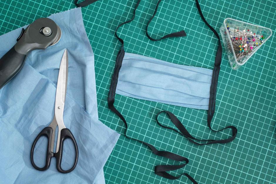zaščitna maska domača izdelava koronavirus | Avtor: Profimedia