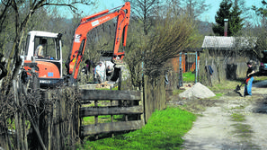 Občina je lahko lani uničila le vrtičke na svoji zemlji, zato zdaj želi večje pr