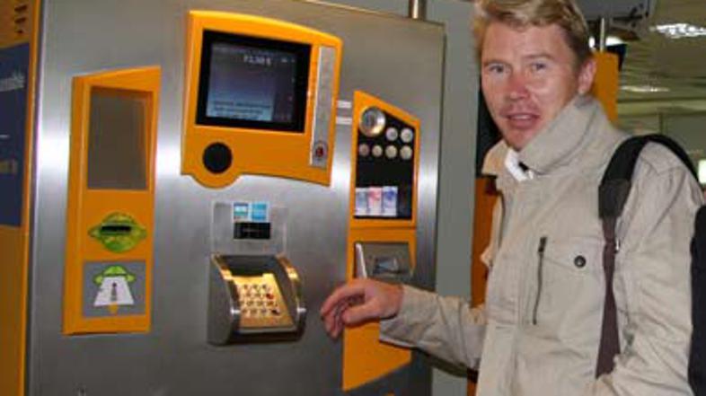 Miki se smeje, vzrok pa je njegova Marketa.