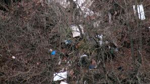 Prostovoljci se bodo lahko v soboto zbrali na približno 2.500 zbirnih mestih po 