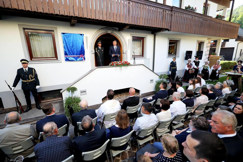 Ivan Oman, spominska plošča, Borut Pahor, Tine Radinja,Janez Oman | Avtor: 