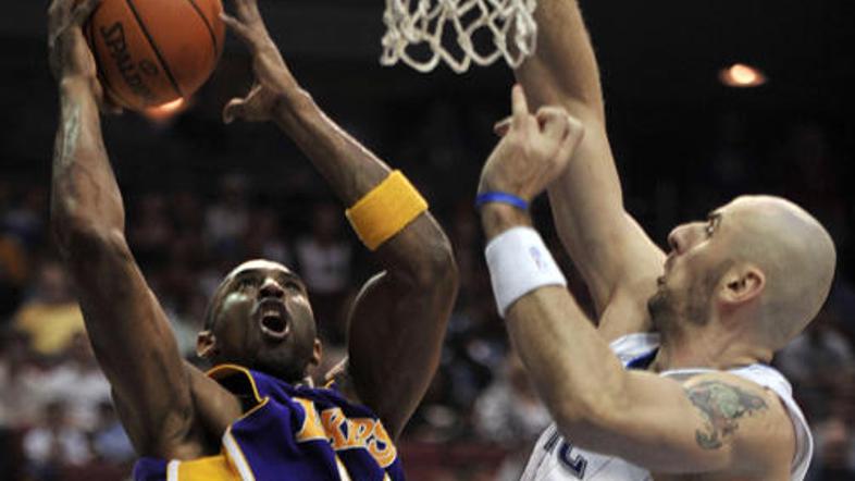 Kobe Bryant je znova zgrešil odločilni met.