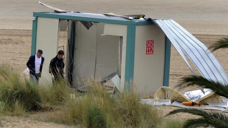Eksplozije na plaži so povzročile le manjšo gmotno škodo.