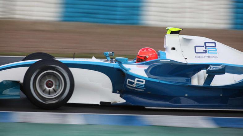 Michael Schumacher v dirkalniku serije GP2 v Jerezu. (Foto: Reuters)