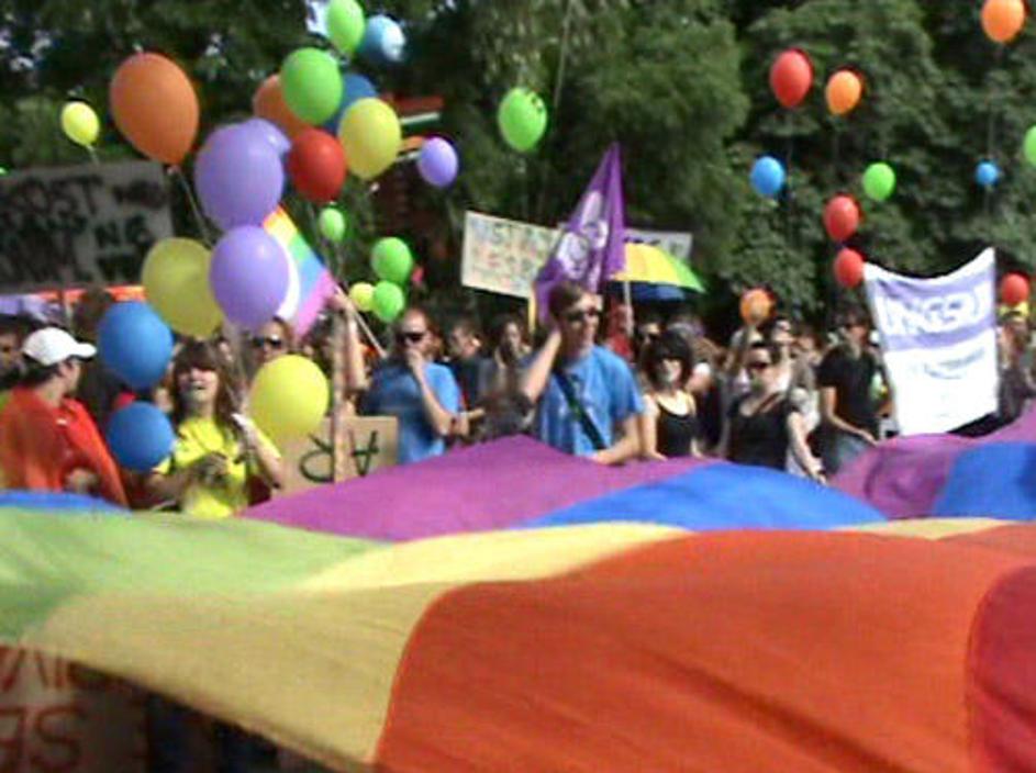 Tokratna parada je po mnenju društva najbolj množična parada ponosa do zdaj.