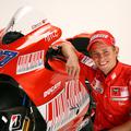 Avstralec Casey Stoner bo po zaceljenem zapestju znova pripravljen na dirke.