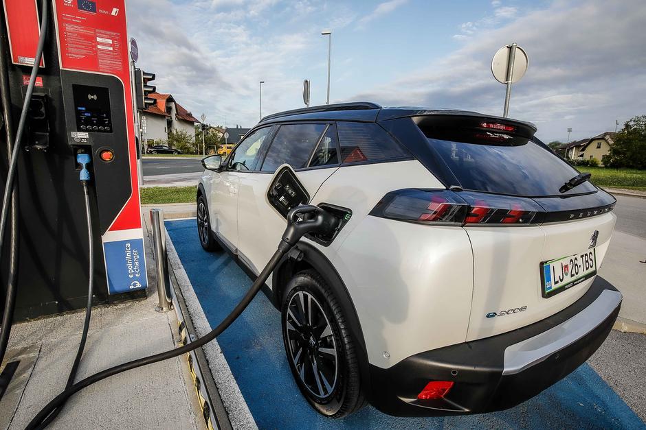 Pugeot e-2008 | Avtor: Saša Despot